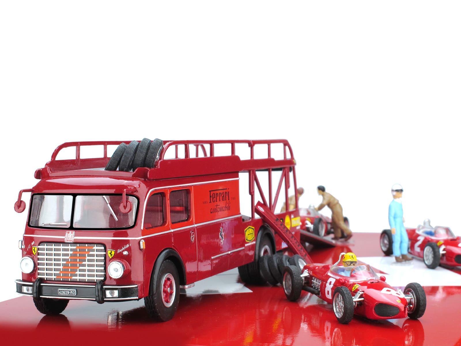 Negli anni Duemila, l’azienda di Quarona si concentra sulla realizzazione di alcuni veicoli impiegati dalla Scuderia Ferrari per il trasporto delle vetture da competizione nelle tappe della Formula 1.