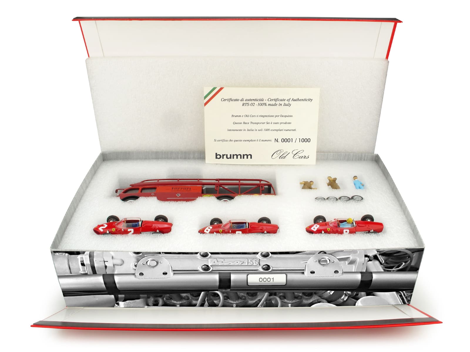 Si tratta di cofanetti dettagliati composti dai transporter truck, dalle monoposto, dagli accessori e dai figurini del celebre team italiano, capaci di far rivivere le emozioni della pista a tutti gli appassionati.