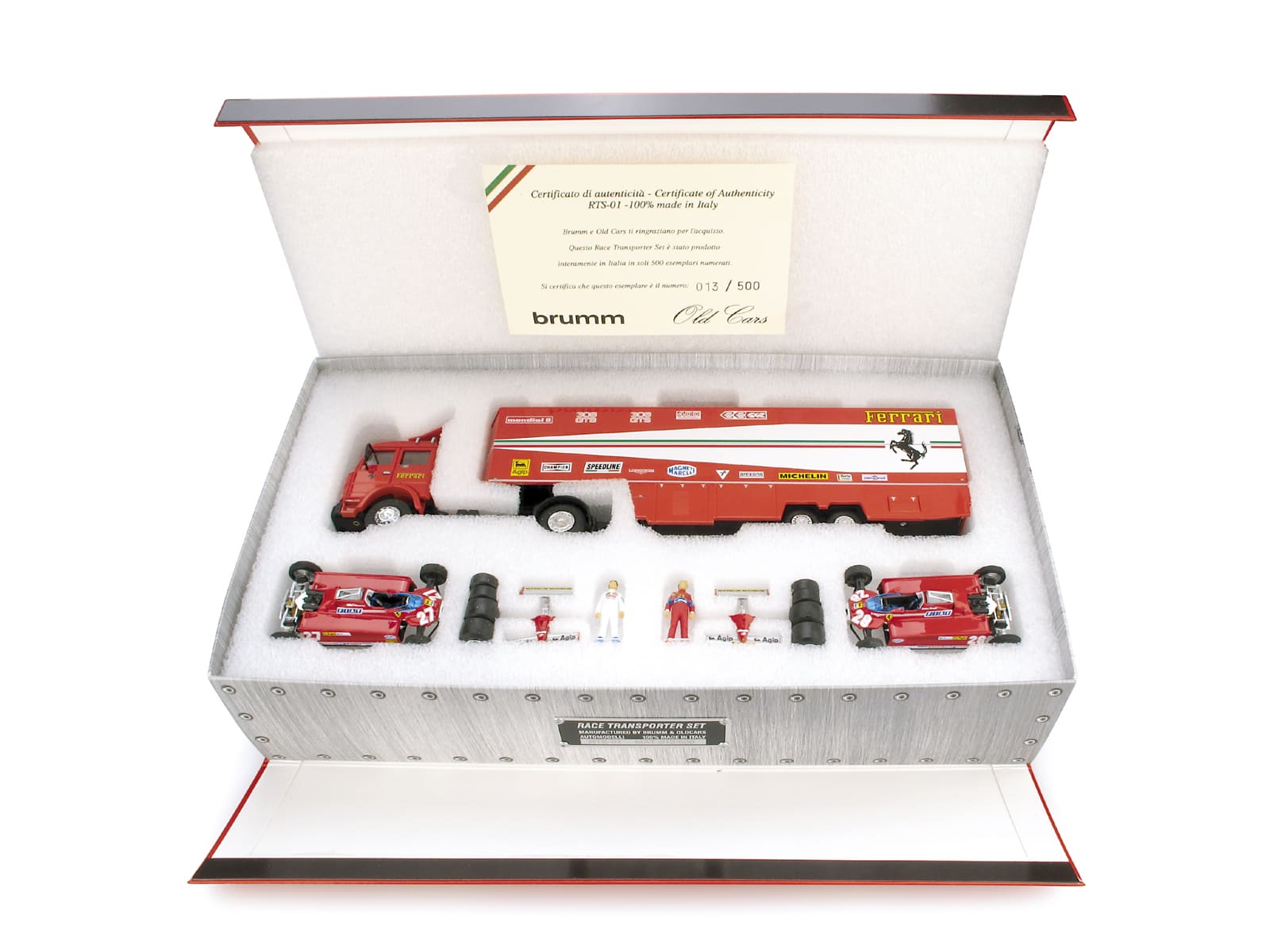 Presenti nella confezione anche le due Ferrari 126 CK di Villeneuve e Pironi.