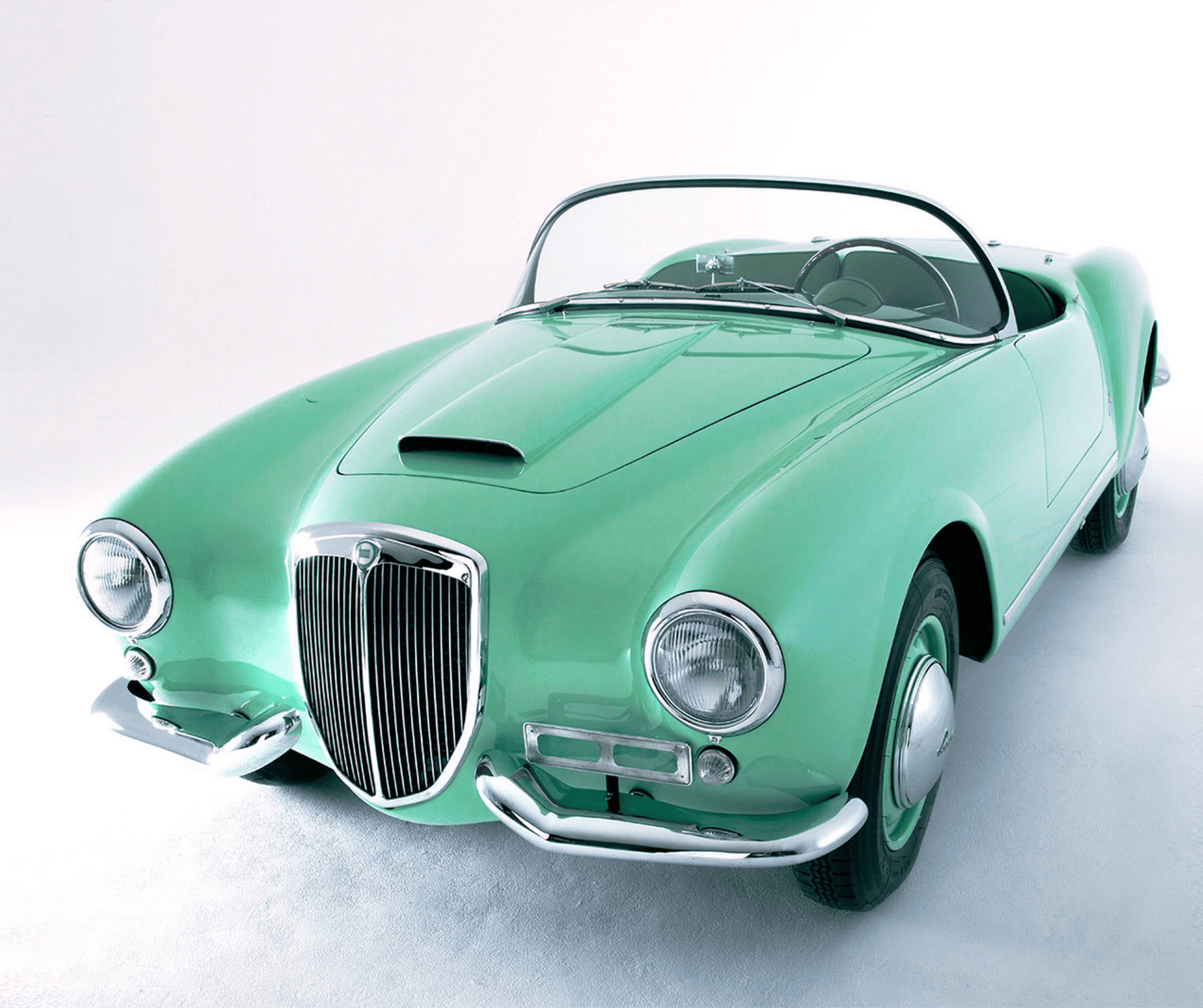 Celebre protagonista del film "Il Sorpasso", la Lancia Aurelia è stata una delle vetture che hanno rivoluzionato il dopoguerra italiano.