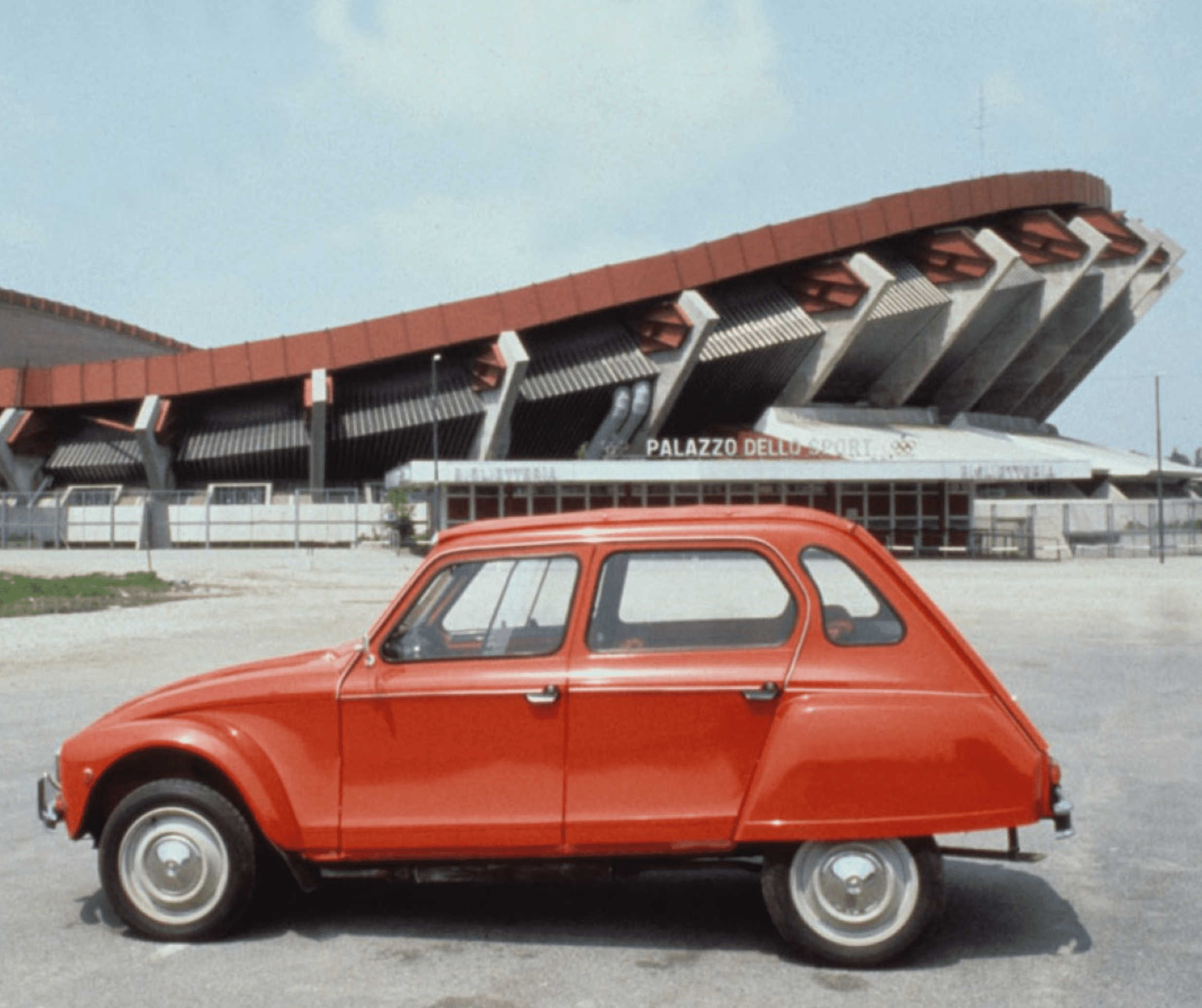 La Dyane è la cugina “borghese” della 2CV, lanciata dalla Citroën nel ’67. L'origine del nome è controversa.