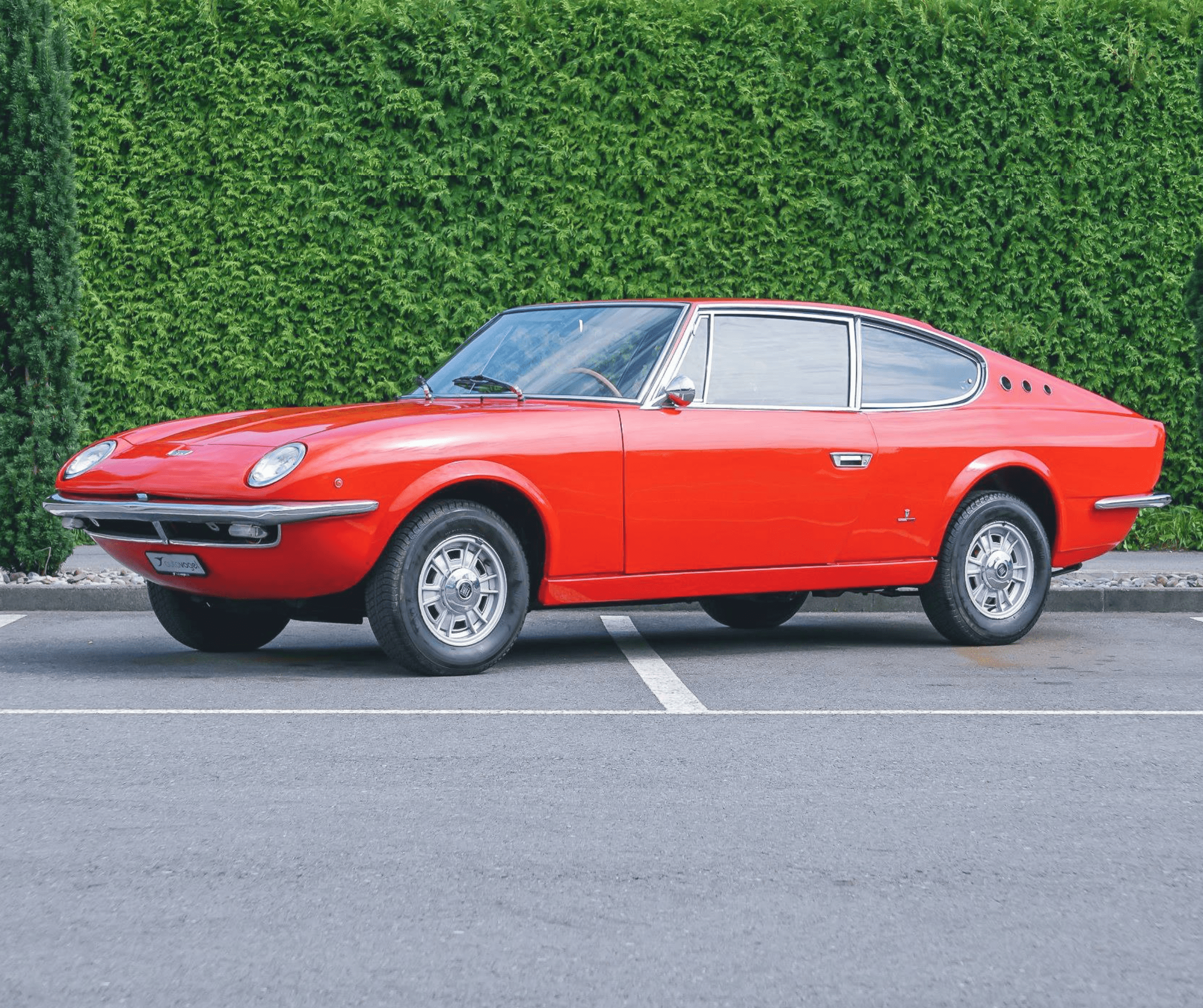 Parente della Eveline, la Samantha è stata realizzata da Vignale sulla meccanica della Fiat 125. Montava dei fari retrattili ispirati alla Lamborghini Miura.