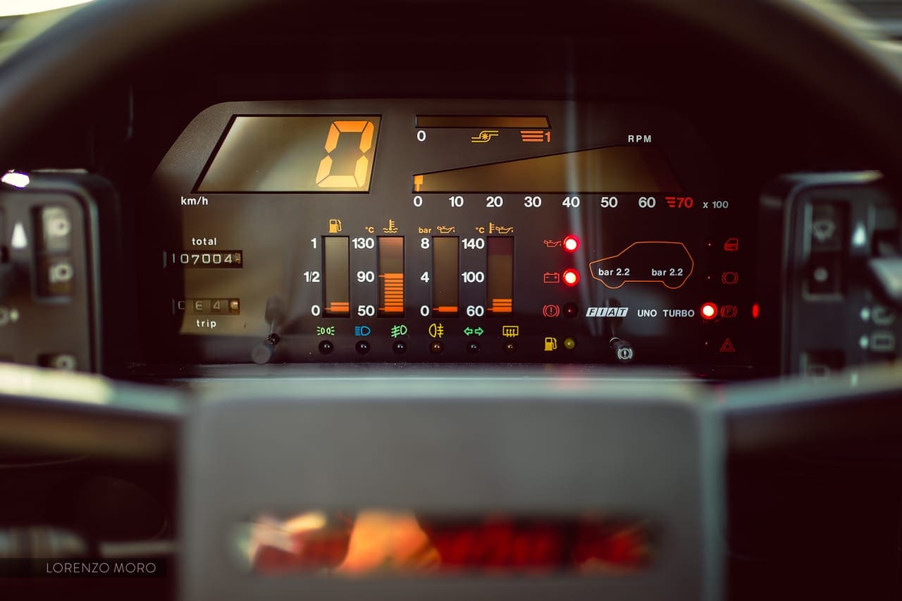 Lo scenografico quadro digitale della Nippon-Seiki è uno degli optional più ambiti della Turbo i.e.